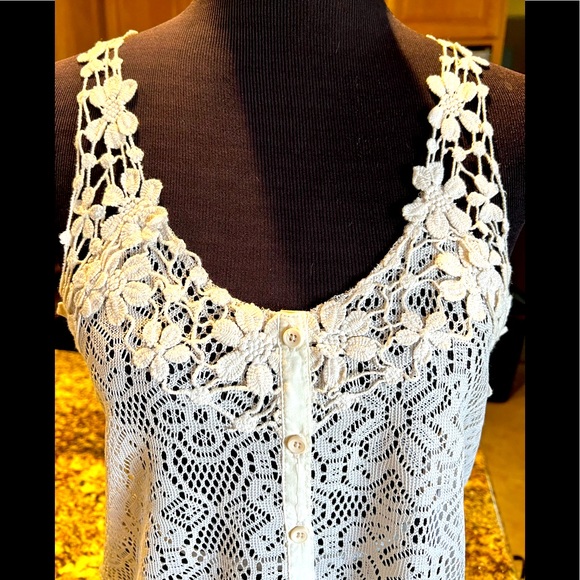 Kimchi Blue Ivory Lacy Flowers Crochet Tank Top NWT Size Small - Picture 2 of 13